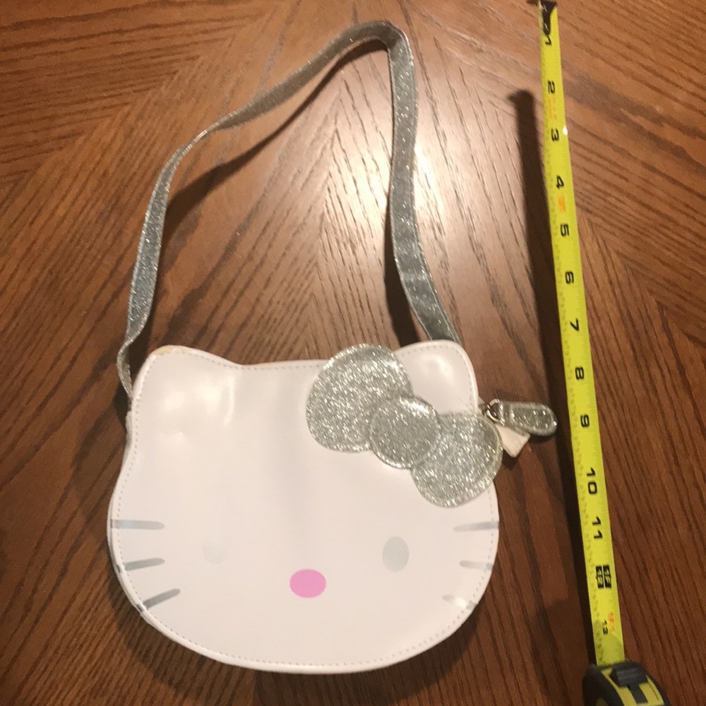 Sanrio Hello Kitty 6.5” x 8” girls pocketbook. Excellent condition! - Picture 3 of 6